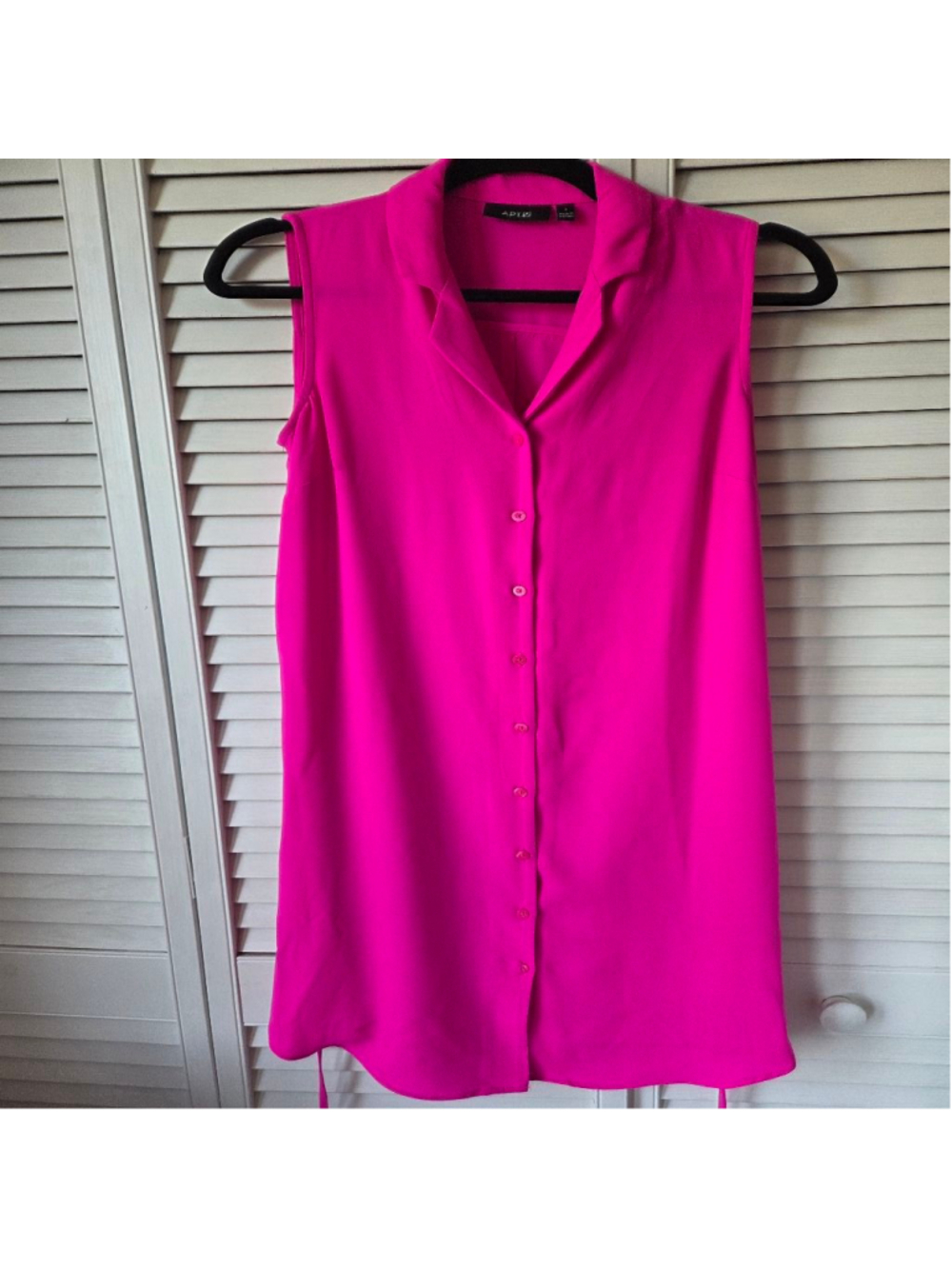 Hot Pink Apt. 9 sleeveless shirt dress featuring a button-front design size 4